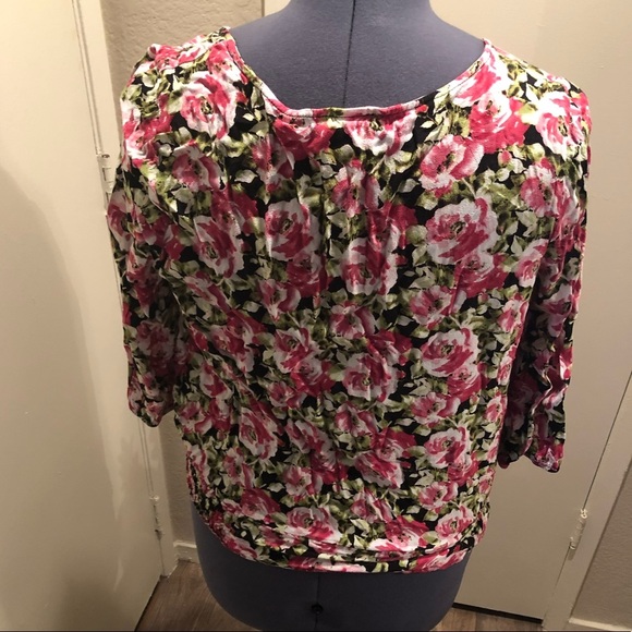 Pretty Blouse - Picture 3 of 4